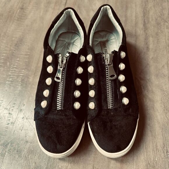 Steve Madden Lynn, BlackVelvet Sneakers with Pearl Accent. - Picture 6 of 6